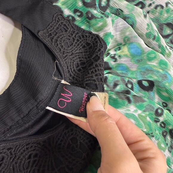 Green and black tank top - Picture 6 of 8